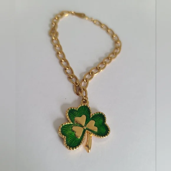 Vintage Avon Gold Tone Green Enamel Shamrock Clover Pendant Charm Chain Bracelet - Picture 4 of 9